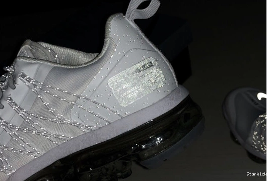 AIR WHITE RUN SILVER REFLECT AQ8811-100 UTILITY (W) VAPORMAX 0810